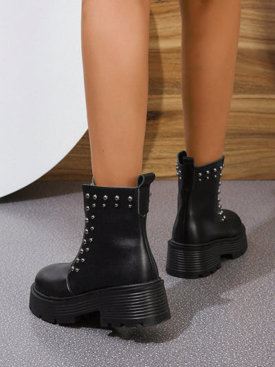 Stylish and Comfortable Black Thick-Soled Slip-On Boot for Autumn and Winter