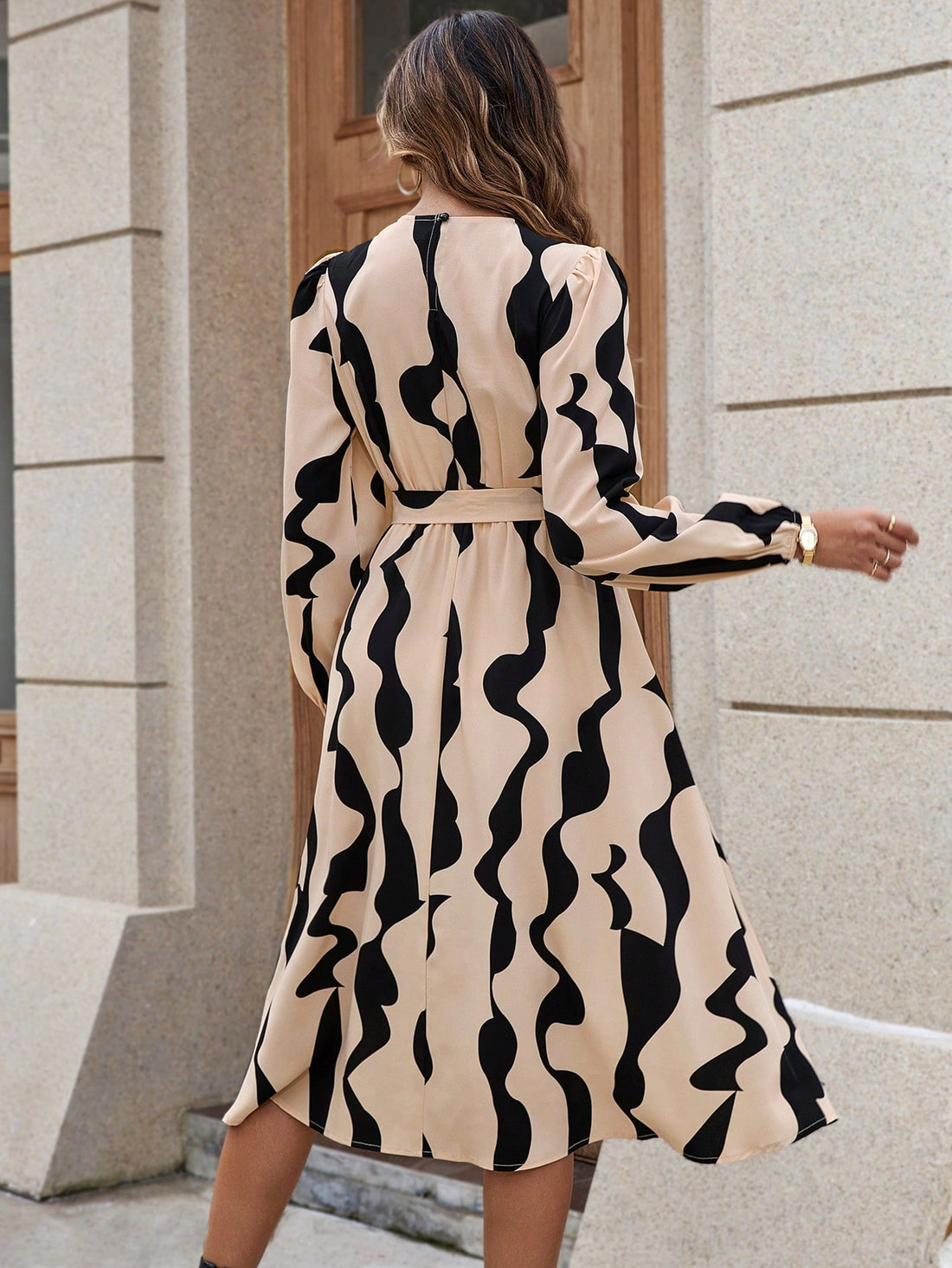 Spring Colorblock Elegance: Women's Lantern Sleeve Casual Dress