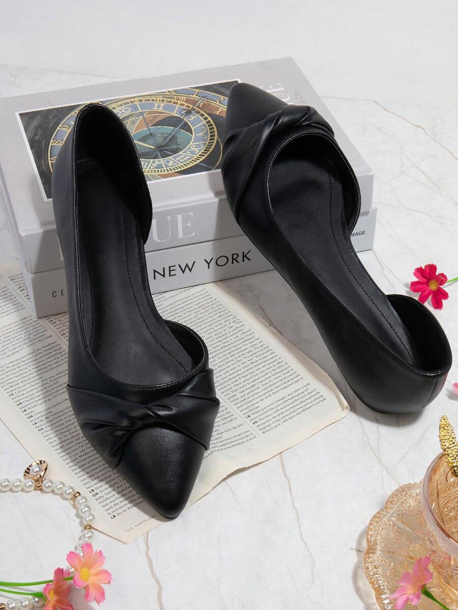 Low heel ballet flats with twisted vamp detail