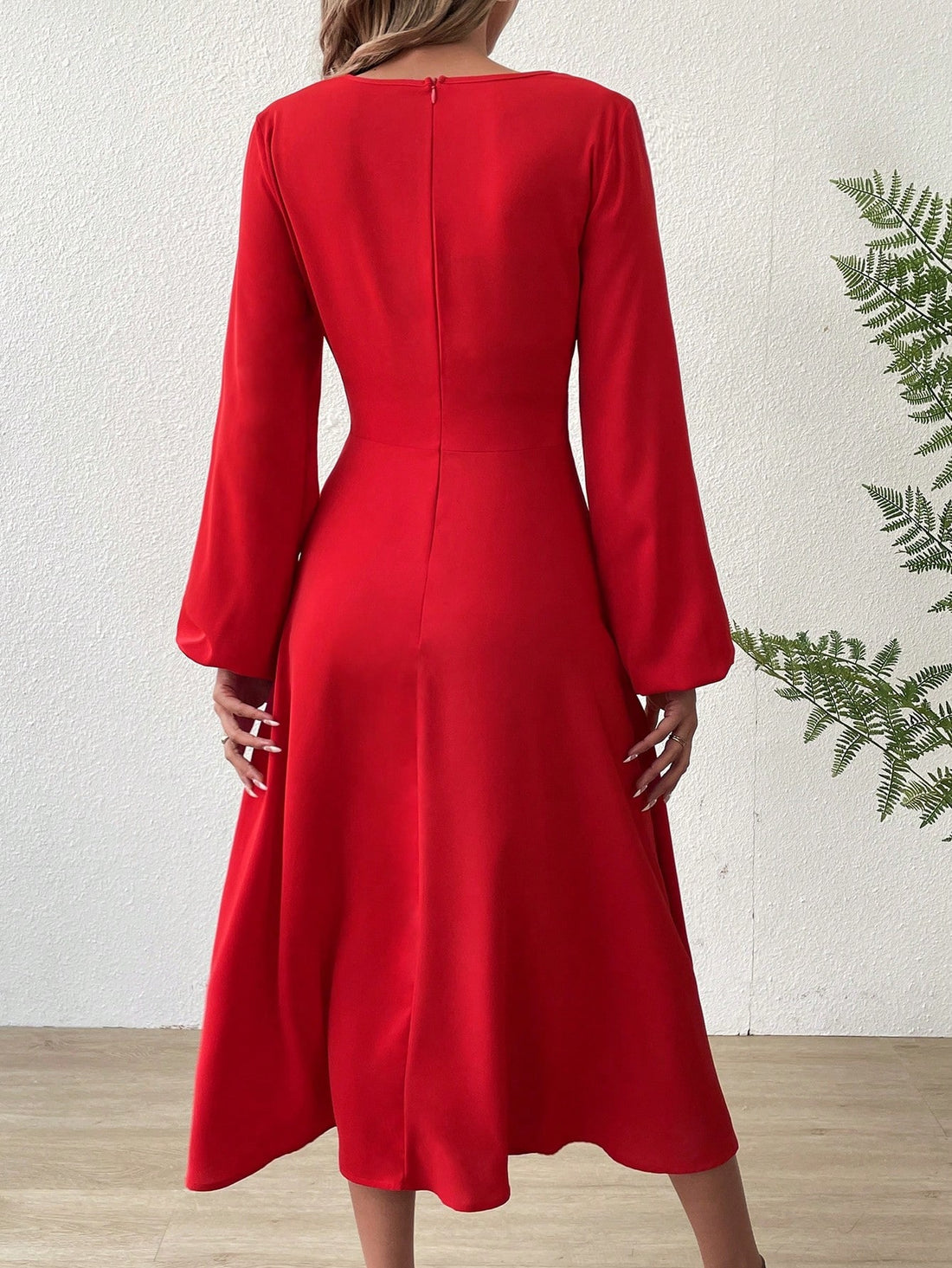 Effortlessly elegant, the Chic Twist-Front Lantern Sleeve Dress is the perfect choice for any occasion. The twisted front detail and lantern sleeves add a touch of sophistication and style, while the versatile cut and design make it a must-have for any wardrobe. Elevate your look with this timeless dress.