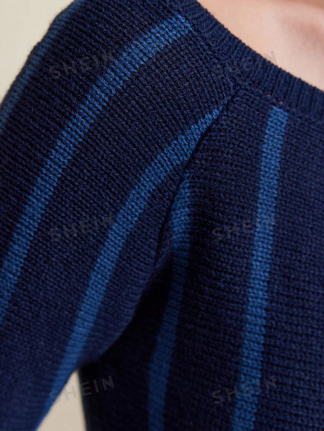 This Chic Color Contrast Boat Neck Sweater Dress for Women is the perfect blend of style and comfort. The boat neck design adds a touch of sophistication while the color contrast adds a pop of personality. Made with high-quality material, this dress is sure to keep you warm and fashionable.