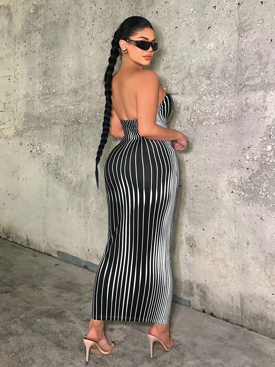 Unleash the vibrant, stylish, and confident woman in you with our Chic & Colorful Striped Tube Bodycon Dress! Perfect for birthdays, date nights, and special occasions, this dress will make you stand out with its chic stripes and flattering bodycon fit. Be ready to turn heads and make a statement!