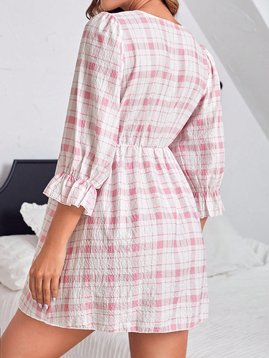 Effortlessly elevate your home wear with our Chic Grid Pattern Dress. Expertly crafted with a chic grid pattern, this dress exudes elegance and style. Perfect for any occasion, it effortlessly combines comfort and sophistication. Make a statement with this must-have addition to your wardrobe.