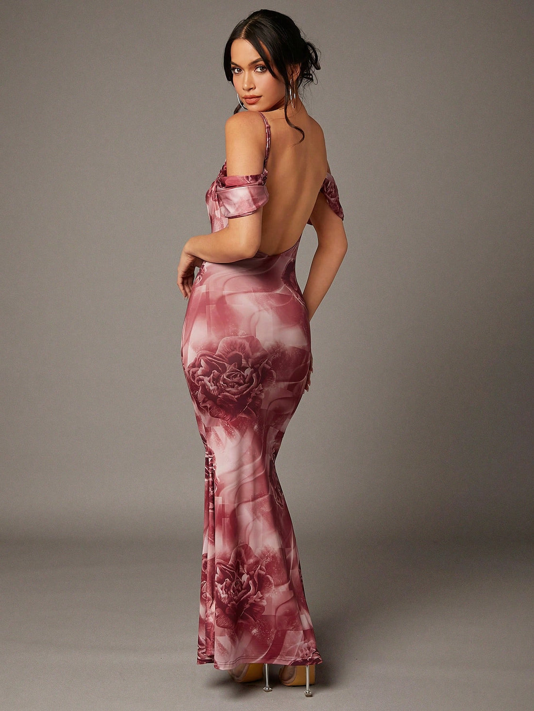 Get ready to turn heads with this Romantic Red Rose Print Off-Shoulder Mermaid Long Dress, perfect for Valentine's Day! The off-shoulder design adds a touch of romance, while the mermaid silhouette flatters your curves. Enjoy a playful and stylish look with this unique and eye-catching dress.