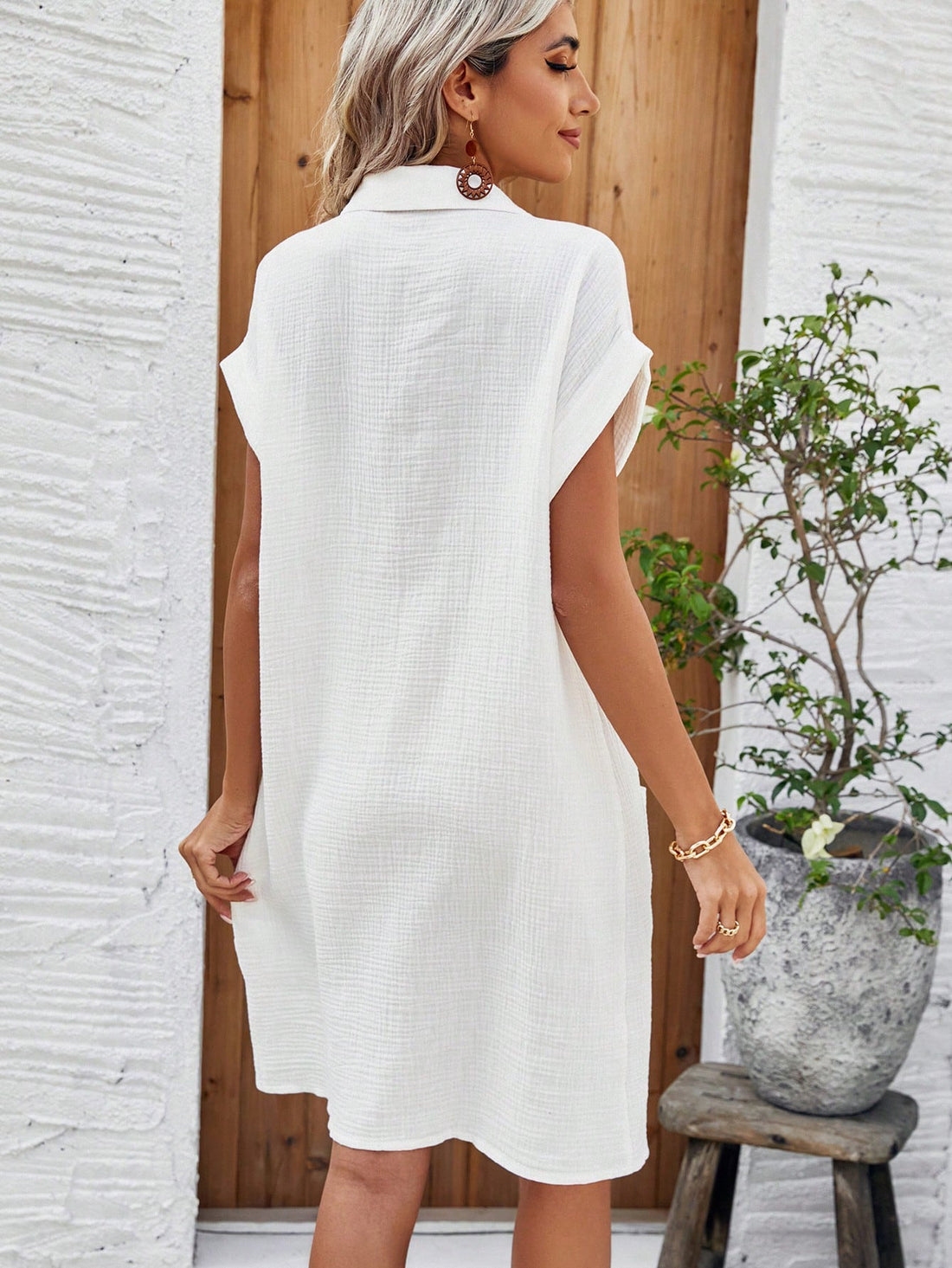 Unleash your inner fashionista with this chic and comfortable dress from Relaxiva! Features a solid color design with a buttoned front and double pockets, giving you both style and practicality. Perfect for any occasion, this dress will have you feeling confident and relaxed. (No need for a purse with those pockets!)