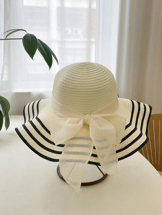 This Wavy Straw Hat for Women features stylish khaki stripes that elevate any summer outfit. The lightweight straw material provides protection from the sun while keeping you cool and comfortable. Stay fashionable on holiday with this must-have accessory.