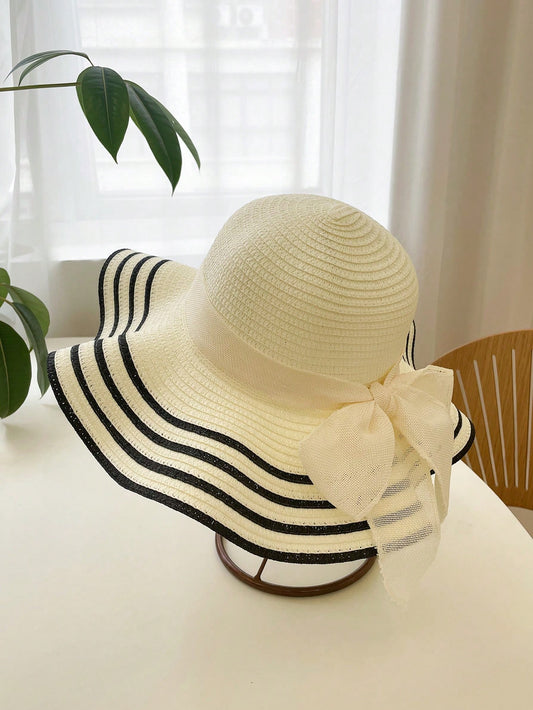 Wavy Straw Hat for Women: Stay Stylish on Holiday with Khaki Stripes