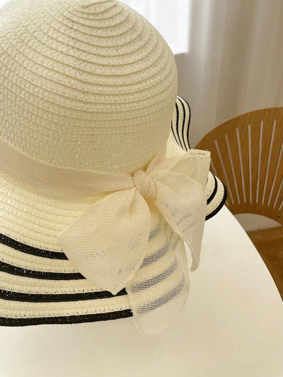 Wavy Straw Hat for Women: Stay Stylish on Holiday with Khaki Stripes