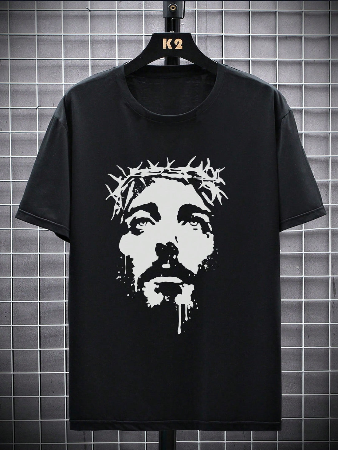 This men's printed t-shirt boasts a unique face pattern design that adds a touch of style to any outfit. Made with short sleeves and a comfortable fit, it provides both fashion and comfort. Perfect for any occasion, this t-shirt is a must-have in every fashion-forward man's wardrobe.
