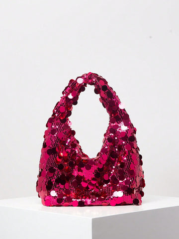 Add a touch of elegance to your wedding party outfit with our Shimmering Elegance: Glitter Clutch Bag. The glitter adds a subtle sparkle, making it perfect for any special occasion. Sophisticated and stylish, it's the perfect accessory for any woman.
