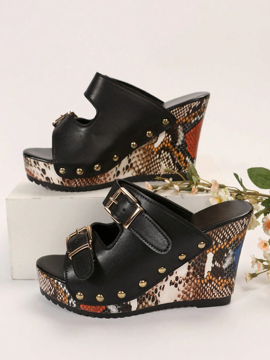 Chic and Comfortable: Fashionable Printed Weave Plus Size Platform Wedge Sandals