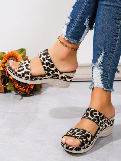 Chic Leopard Print Slipper: Your Stylish Choice for Outdoor Comfort