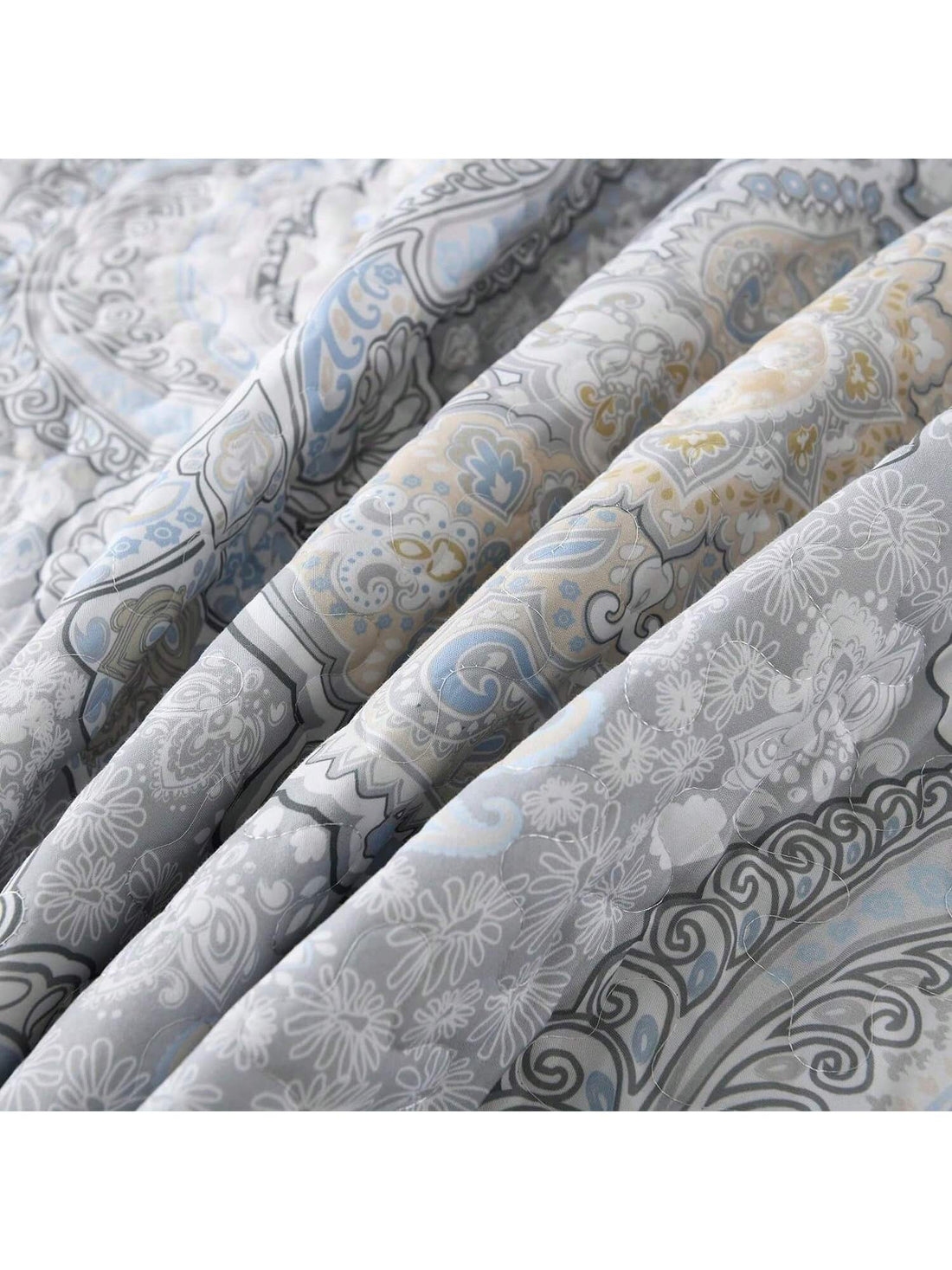 Boho Paisley Damask Print Quilt Set: King Size Bedding with 2 Pillowcases - Lightweight & Soft Microfiber - Grey Turtle Cove Design - All Season Comfort