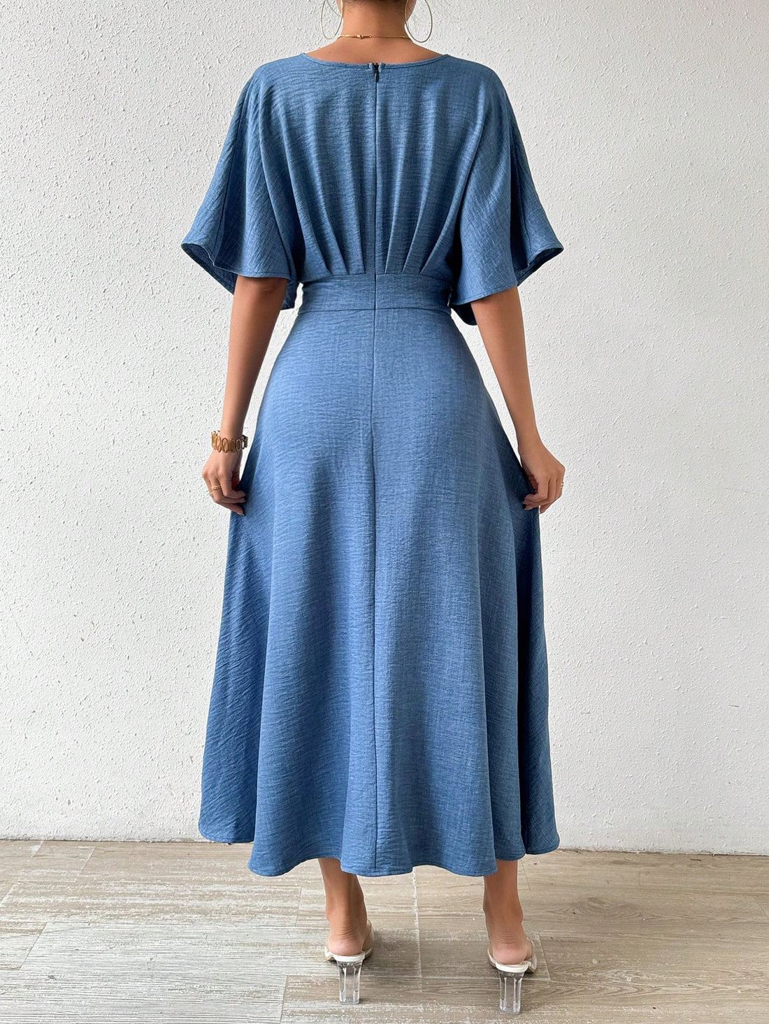 Effortlessly elevate your style with our Chic and Comfy Elegant V-Neck Batwing Dress. Featuring a timeless V-neck and flowy batwing sleeves, this dress offers both elegance and comfort. Perfect for any occasion, this dress will keep you looking and feeling chic.