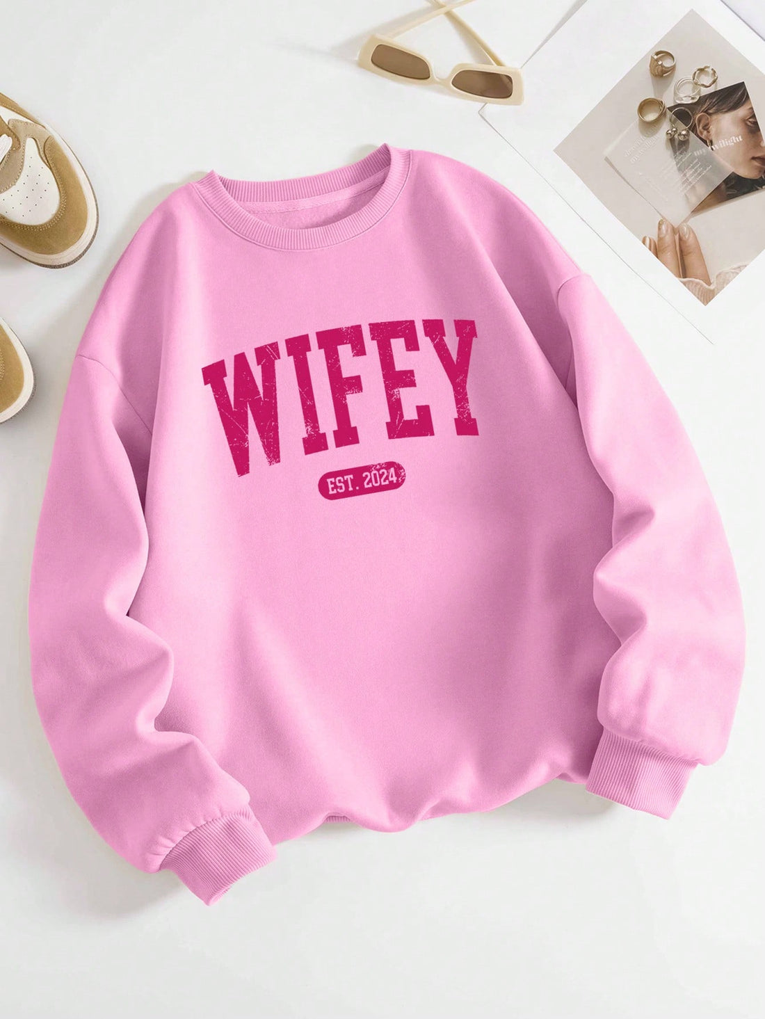 Elevate your style with this trendy letter printed sweatshirt. Made with effortless comfort in mind, this crew neck sweatshirt will add both fashion and comfort to your wardrobe. The perfect combination for a stylish and laid-back look.