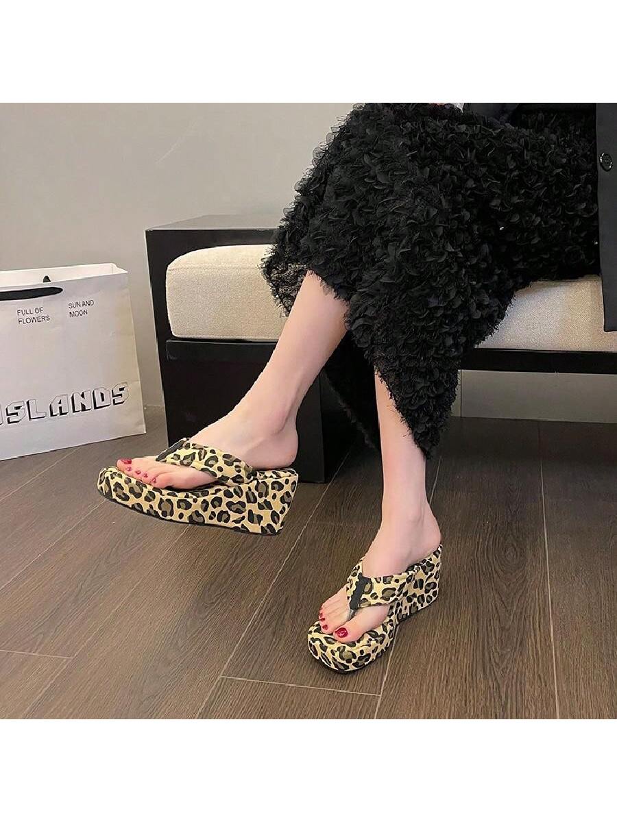 Step out in style and comfort this summer with our stylish and supportive flip flops. Designed with a thick sole, these flip flops provide superior support for all your outdoor adventures. Perfect for any occasion, these <a href="https://canaryhouze.com/collections/women-canvas-shoes" target="_blank" rel="noopener">flip flops</a> will keep your feet comfortable and stylish wherever you go.