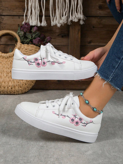 Lightweight Embroidery Lace-Up Sneakers: A Stylish Choice for Students This Spring/Autumn