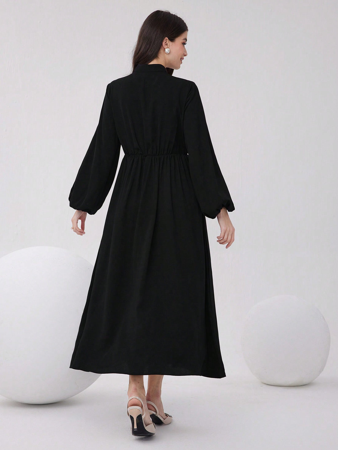 Twirl into any occasion with our Elegant Tassel Tie Neck Dress! The playful tassel ties add a flirty touch, while embroidered details catch every eye in the room. Those statement lantern sleeves? Pure magic! This dress doesn't just look good—it brings the fun, letting you dance, mingle, and shine without a second thought. Effortless style has never been this entertaining!