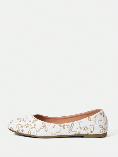 Floral Leaf Elegance: Women's Embroidered Flat Shoes