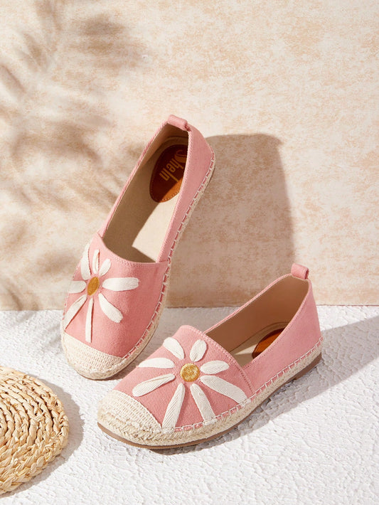 Chic and Classic: Flower Pattern Women's Flat Shoes