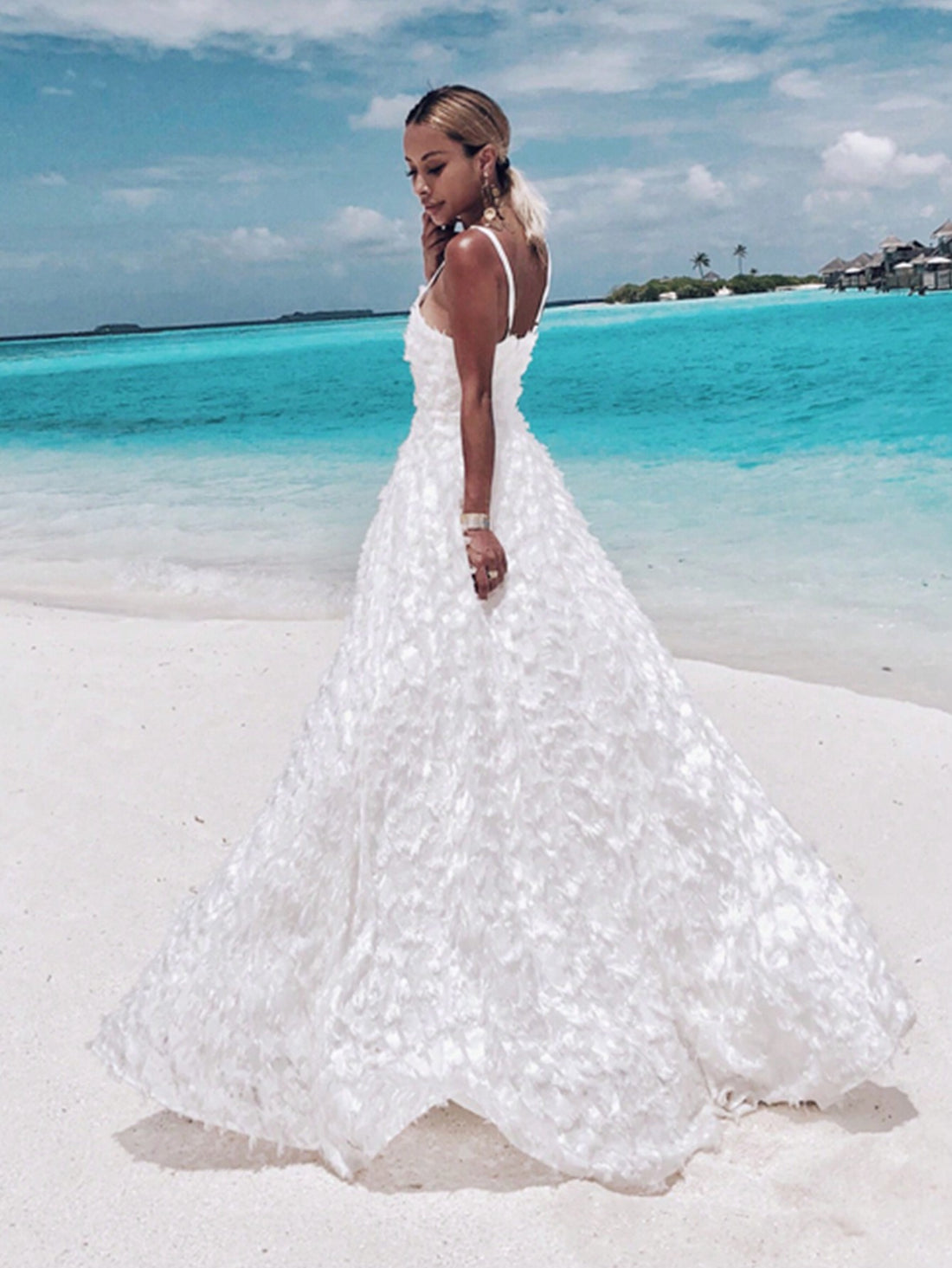 Enhance your wardrobe with the effortlessly chic Simply Chic dress. Made with comfortable spaghetti straps and a sleeveless design, this dress is perfect for any occasion. The solid color adds a touch of sophistication, making it a versatile and stylish addition to your closet.