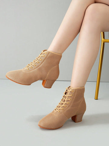 Elevate your dance moves with our High Top Latin Dance Shoes for Women. Designed for stylish salsa and jazz dancing, these boots provide stability and flexibility with a high top design. Perfect for any level of dancer, these shoes will elevate your performance to the next level.