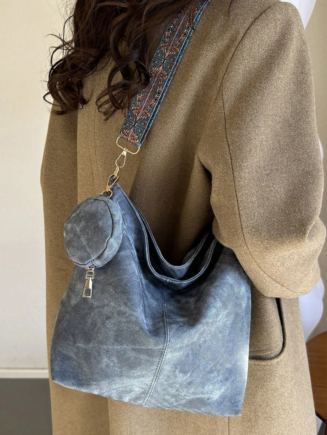Travel in style and convenience with our Chic Denim Shoulder <a href="https://canaryhouze.com/collections/canvas-tote-bags?sort_by=created-descending" target="_blank" rel="noopener">Bag</a> Set! This lightweight sling is perfect for on-the-go adventures, with an additional small bag for storing essentials. Made with durable denim, this set is both fashionable and functional.