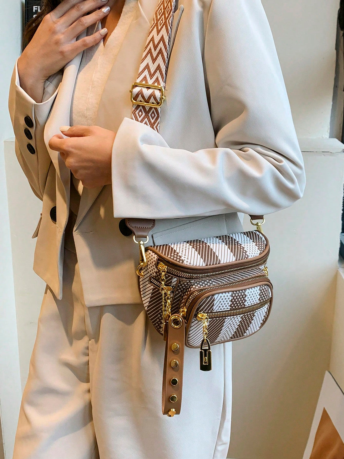 Introducing the 2024 Fashion Classic: Joker Multi-Layer Plaid Pattern Shoulder Bag. This stylish bag features a timeless plaid pattern, multiple layers for easy organization, and a comfortable shoulder strap. Perfect for any fashion-forward individual looking to elevate their accessory game with a touch of classic elegance.