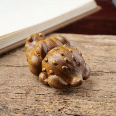 Unique Carving Crocodile Hand Grip: Exquisite Green Sandalwood Table Decoration