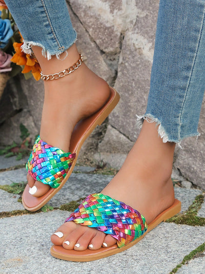 Floral Rhinestone Bliss: The Perfect Casual Flat Sandals for Indoor and Outdoor Wear