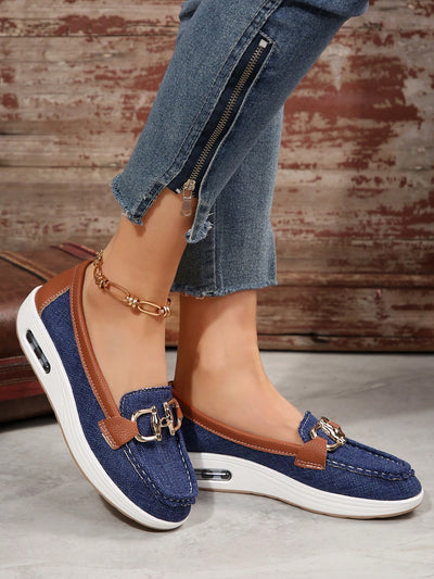 Chic Comfort: Plus-Size Women's Metal Buckle Platform Loafers for Spring & Autumn