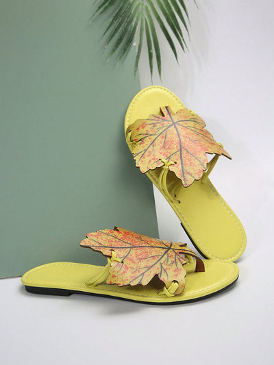 Summer New Arrival: French Retro Flat Flip Flops With Maple Leaf Print for Women