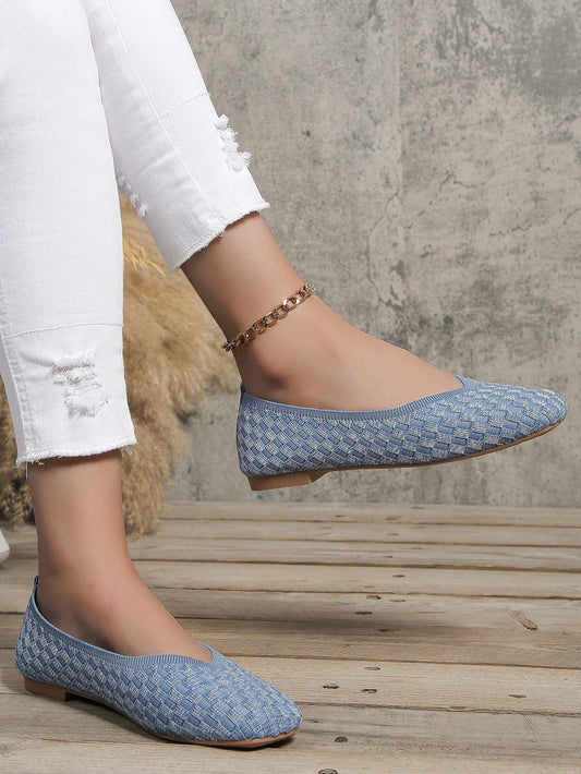 Stay stylish and comfortable with our Chic Plus Size Spring Flats. These loafers are designed with a soft sole, providing extra cushioning for your feet. Perfect for spring, these flats will elevate any outfit without compromising on comfort. So step up your fashion game with our stylish and functional loafers.