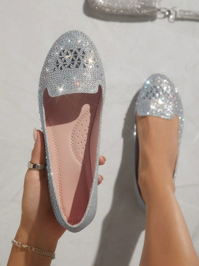 Elevate your style with Sparkling Steps: Rhinestone-Adorned Ladies' Fashion Flat Shoes. These shoes are adorned with dazzling rhinestones that add a touch of glamour to any outfit. The flats provide both comfort and sophistication, making them the perfect addition to your wardrobe. Try them on and sparkle with every step.