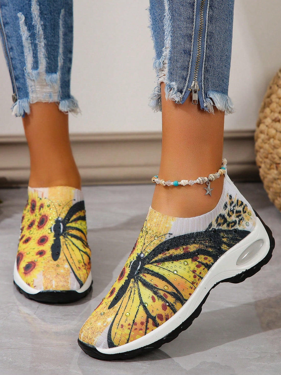 Enhance your athletic style with Cross-Border Chic: Women's Casual Sports <a href="https://canaryhouze.com/collections/women-canvas-shoes" target="_blank" rel="noopener">Sneakers</a> for Running and Fashion. Crafted for both function and fashion, these sneakers provide optimal support and comfort for your workouts while also keeping you looking stylish on the go. Upgrade your active wardrobe now.