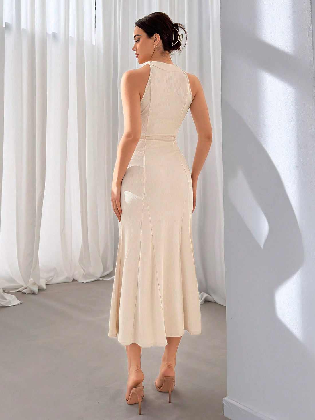 Experience the enchanting allure of our Mystical Elegance: Aloruh Cheongsam Dress. With delicate mesh patchwork and a flattering fish tail hem, this dress exudes elegance and sophistication. Perfect for any formal occasion, this dress will make you feel like the belle of the ball.