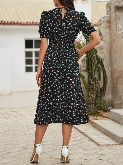 Random Flowers Print Round Neck Short Sleeve Dress - Fun and Flirty Style for Women