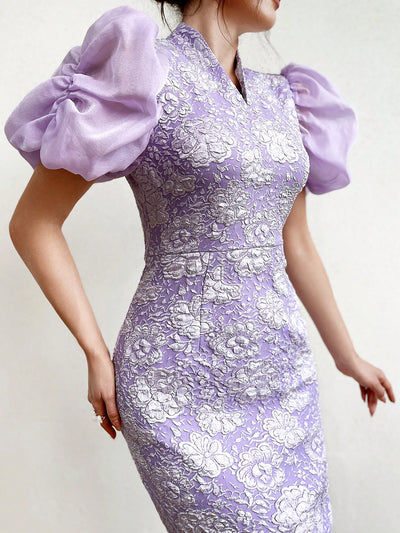 Chic Jacquard Fitted Dress with Puff Sleeves and Stylish Split Back