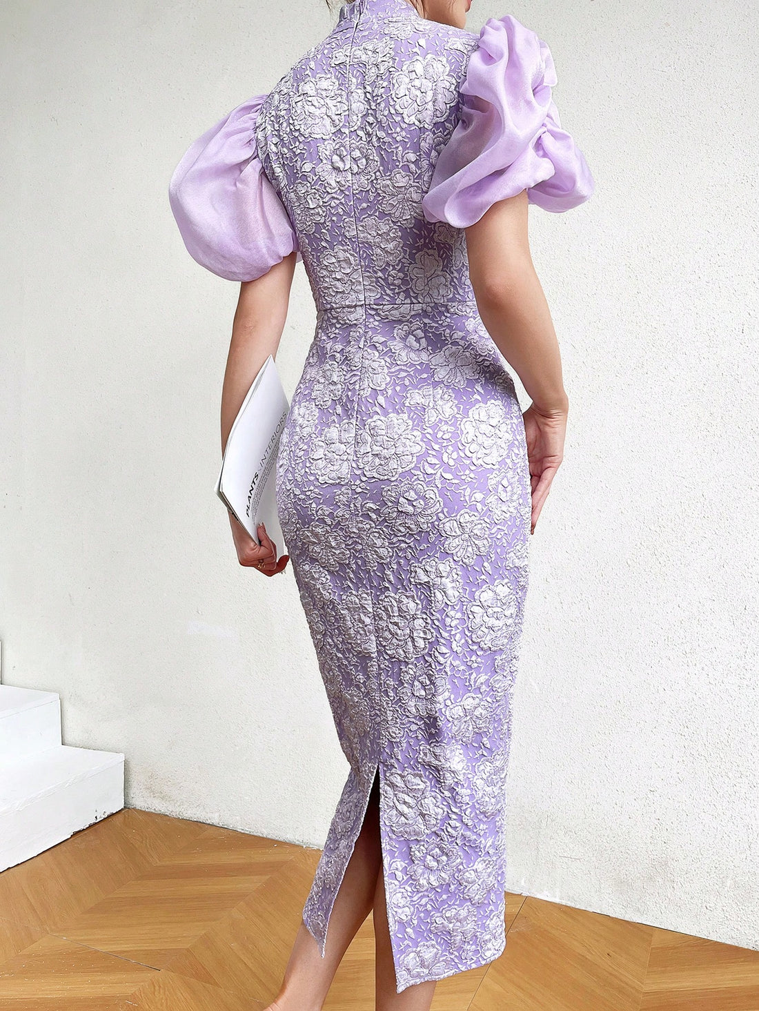 Get ready to turn heads in our Elegant Women's Floral Jacquard Dress! The short puff sleeves add a touch of whimsy, while the slim fit design flatters your figure. Perfect for evening occasions, this dress will have you looking like a fashionista with its elegant floral pattern.