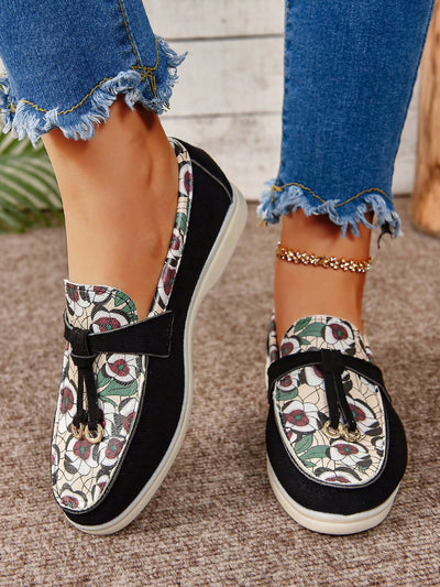 Floral Buckle Flat Shoes: Stylish Comfort for Autumn and Winter