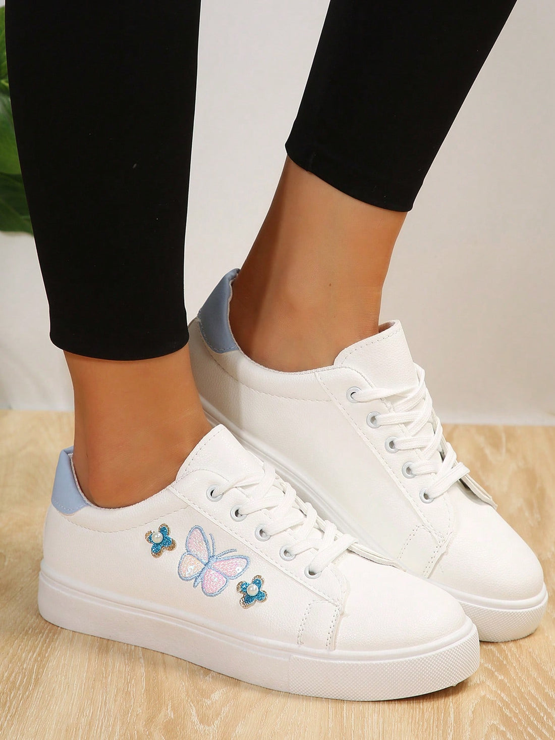 These lightweight lace-up <a href="https://canaryhouze.com/collections/women-canvas-shoes?sort_by=created-descending" target="_blank" rel="noopener">sneakers</a> are the perfect choice for students this Spring/Autumn. With stylish embroidery details and a comfortable fit, they offer both fashion and functionality. Don't sacrifice style for comfort, these sneakers have it all.