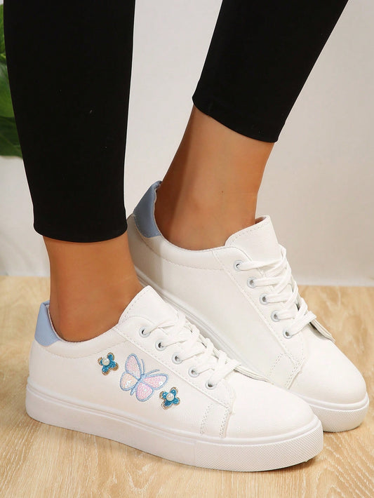 Lightweight Embroidery Lace-Up Sneakers: A Stylish Choice for Students This Spring/Autumn