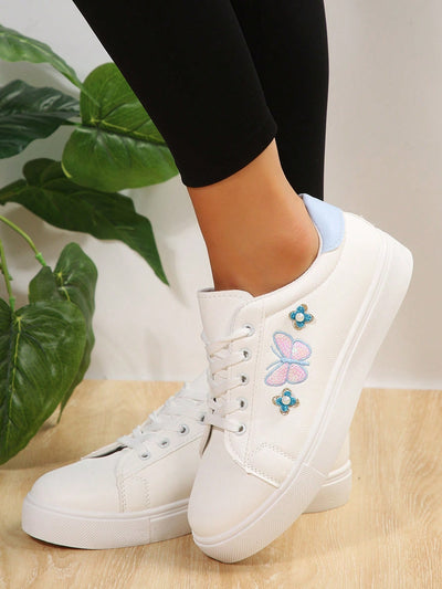 Lightweight Embroidery Lace-Up Sneakers: A Stylish Choice for Students This Spring/Autumn