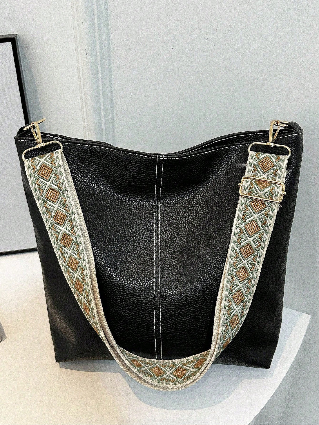 Expertly crafted for modern women, our Classic Chic Tote <a href="https://canaryhouze.com/collections/canvas-tote-bags?sort_by=created-descending" target="_blank" rel="noopener">Bag</a> boasts a spacious interior to hold all your essentials. Perfect for work, a night out, or a weekend getaway, this stylish shoulder bag is versatile and functional. With its solid color design, it's a timeless accessory for any occasion.