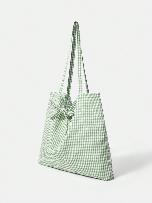 Plaid Perfection: The Ultimate Summer Tote for Picnics