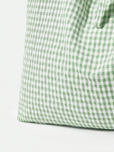 Plaid Perfection: The Ultimate Summer Tote for Picnics