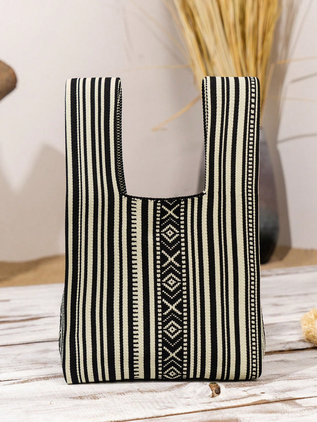 This mini striped knit handbag is not only chic and versatile but also perfect for all your daily essentials. Its modern design is perfect for any occasion and its compact size makes it easy to carry around. With this handbag, you can stay stylish and organized on the go.