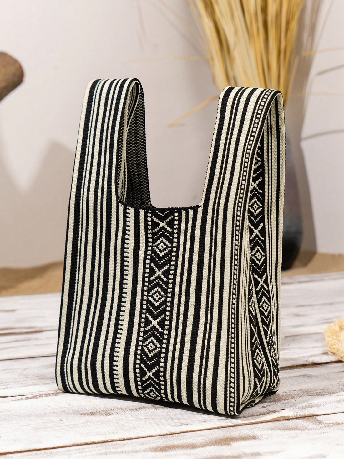 This mini striped knit handbag is not only chic and versatile but also perfect for all your daily essentials. Its modern design is perfect for any occasion and its compact size makes it easy to carry around. With this handbag, you can stay stylish and organized on the go.