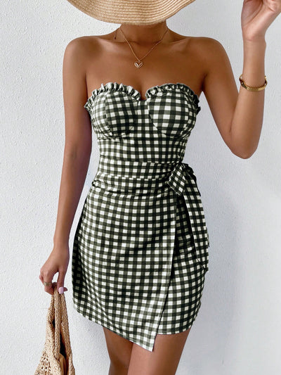 Chic Ruffled Plaid Strapless Dress: Perfect for Your Getaway