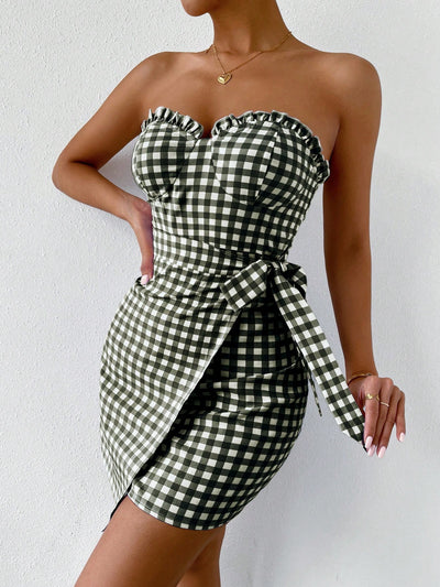 Chic Ruffled Plaid Strapless Dress: Perfect for Your Getaway